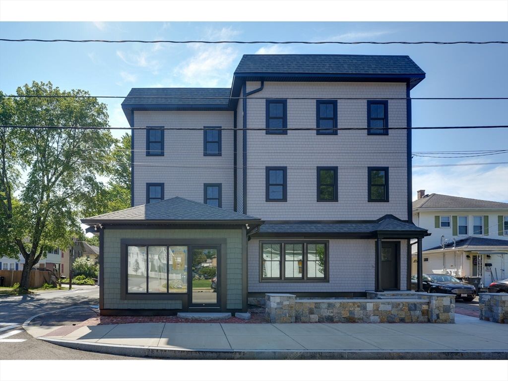 Exterior, Facade, Rowhouse