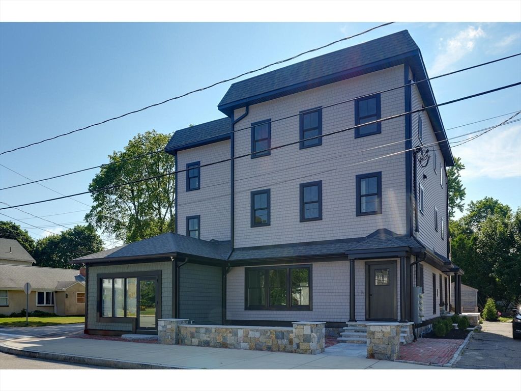 Exterior, Facade, American Foursquare