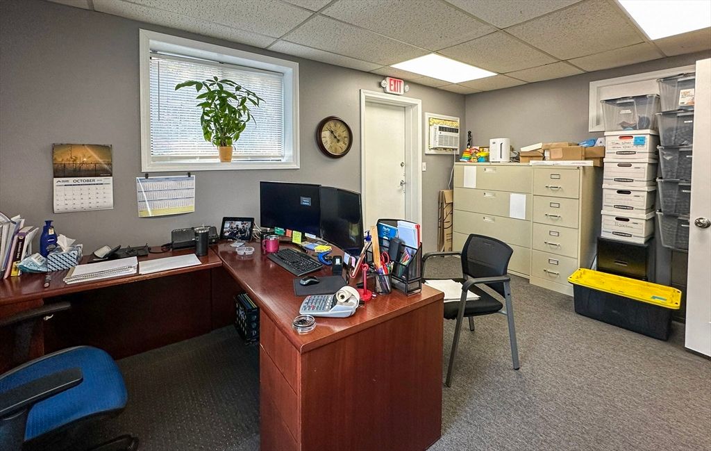 Home Office, Interior