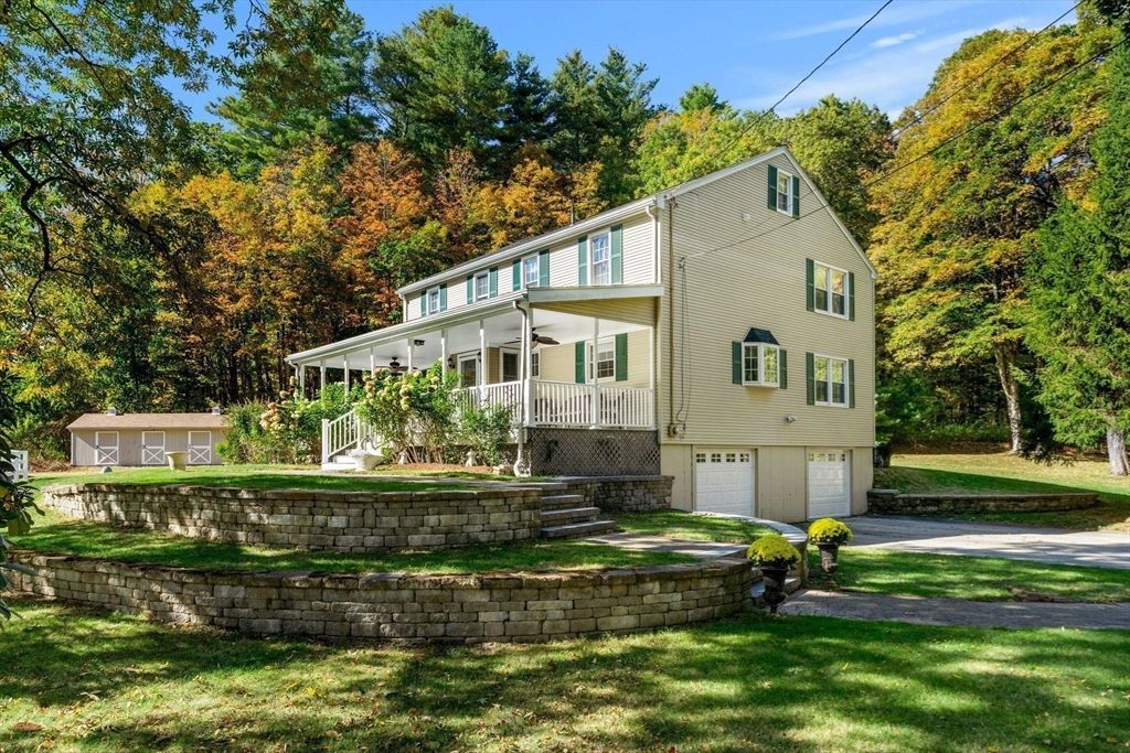 Attached, Exterior, Facade, Farmhouse