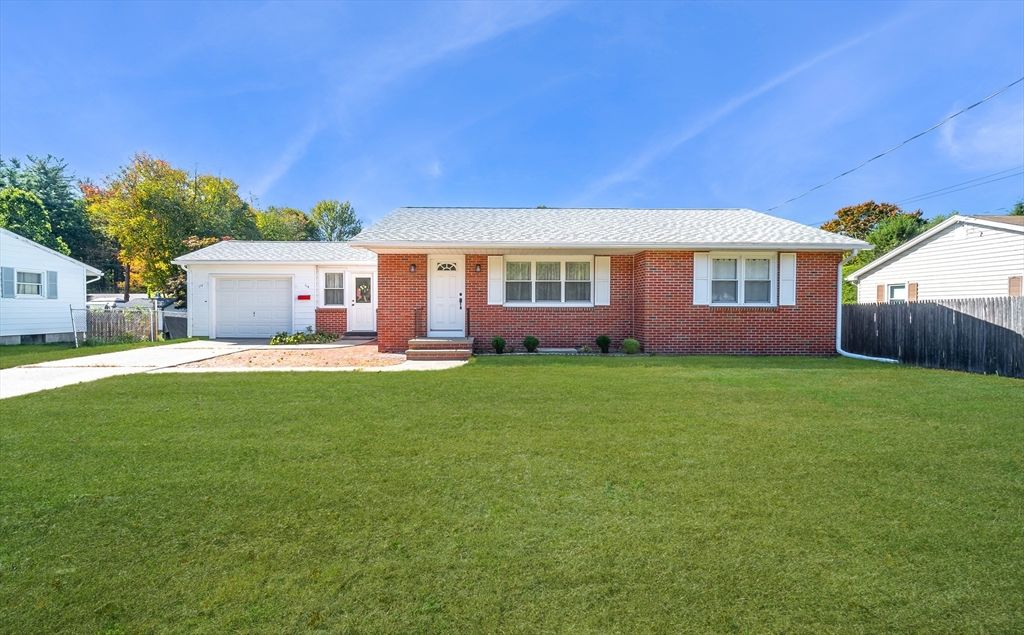 Attached, Exterior, Facade, Brick Facade, Ranch