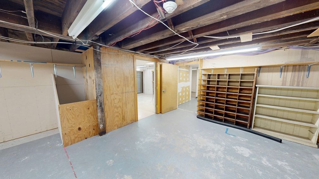 Garage, Interior, Wooden Beams