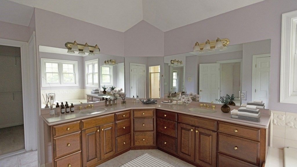 Bathroom, Dual Sink Vanities, Interior