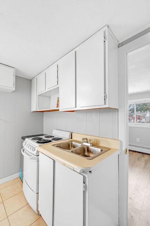 Interior, Kitchen, Washer, Wood Texture Flooring