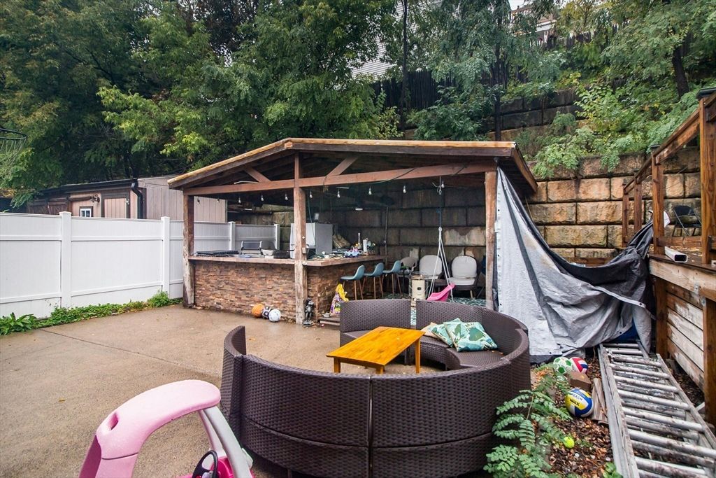 Exterior, Outdoor Kitchen