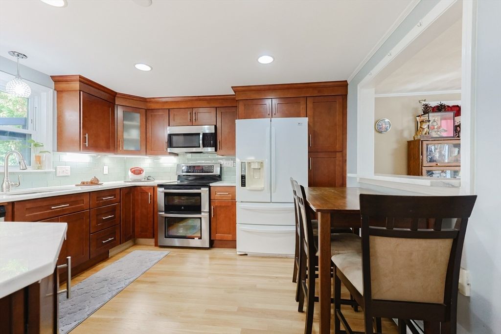 Dining room, Interior, Kitchen, Pendant Lights, Recessed Lighting, Stainless Steel Appliances, Wood Texture Flooring