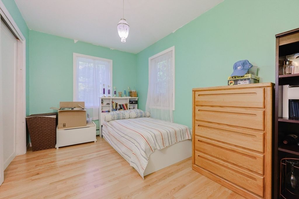 Bedroom, Interior, Pendant Lights, Wood Texture Flooring