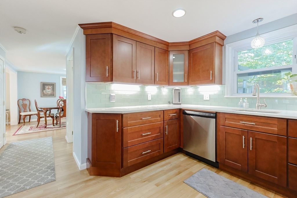 Dining room, Interior, Kitchen, Pendant Lights, Recessed Lighting, Wood Texture Flooring