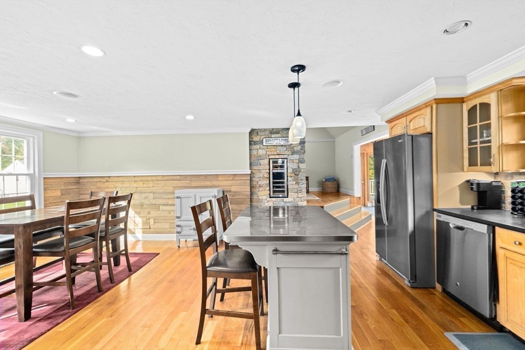 Dining room, Interior, Kitchen, Pendant Lights, Recessed Lighting, Stone Walls, Wood Texture Flooring
