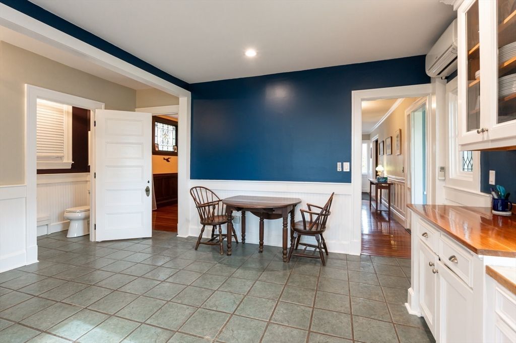 Bathroom, Dining room, Interior, Recessed Lighting, Wood Texture Flooring