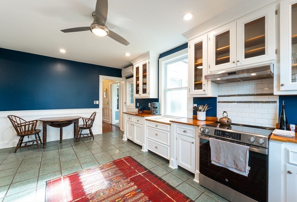 Dining room, Interior, Kitchen, Recessed Lighting, Stainless Steel Appliances