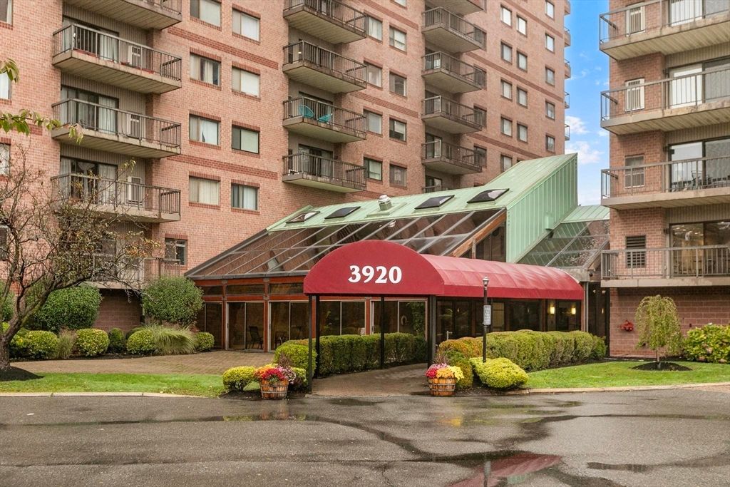 Exterior, Facade, Condo Building