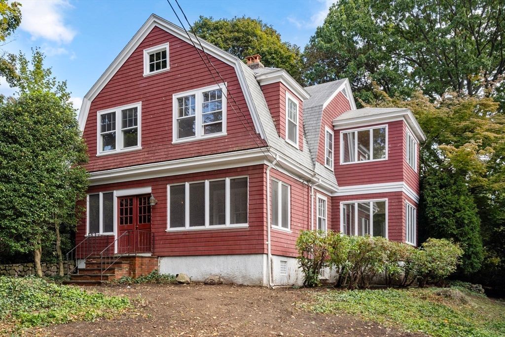 Exterior, Facade, Queen Anne Victorian