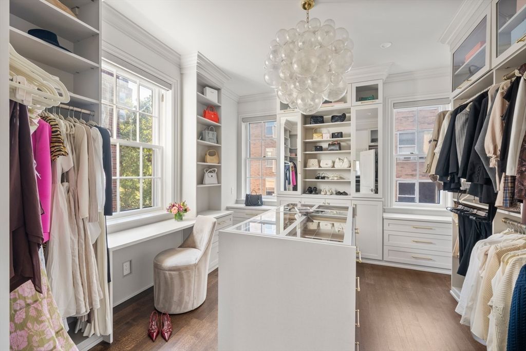 Interior, Pendant Lights, Walk-in Closets, Wood Texture Flooring