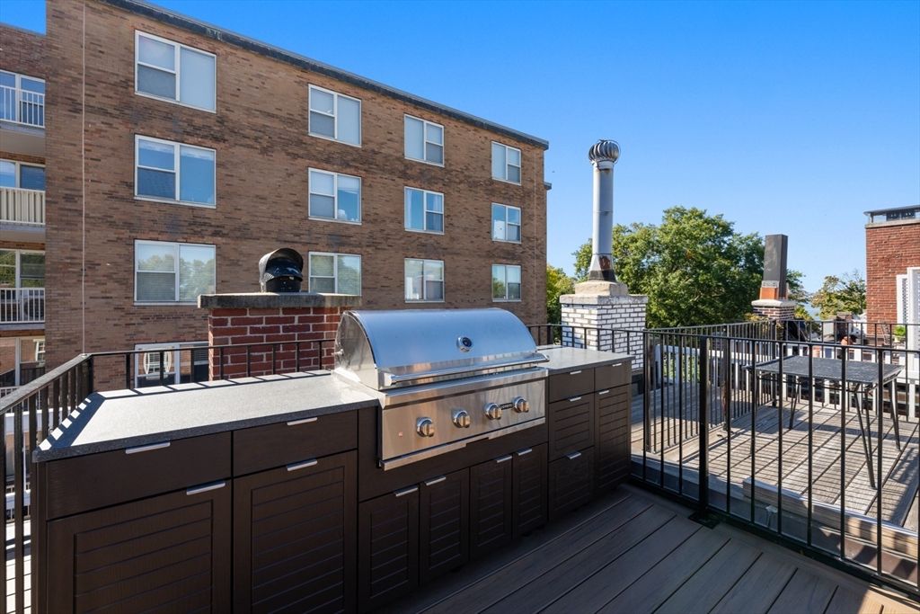 Exterior, Outdoor Kitchen