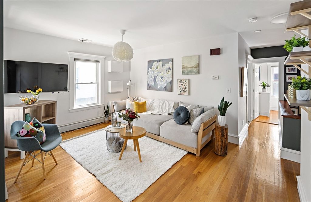 Interior, Living room, Pendant Lights, Wood Texture Flooring