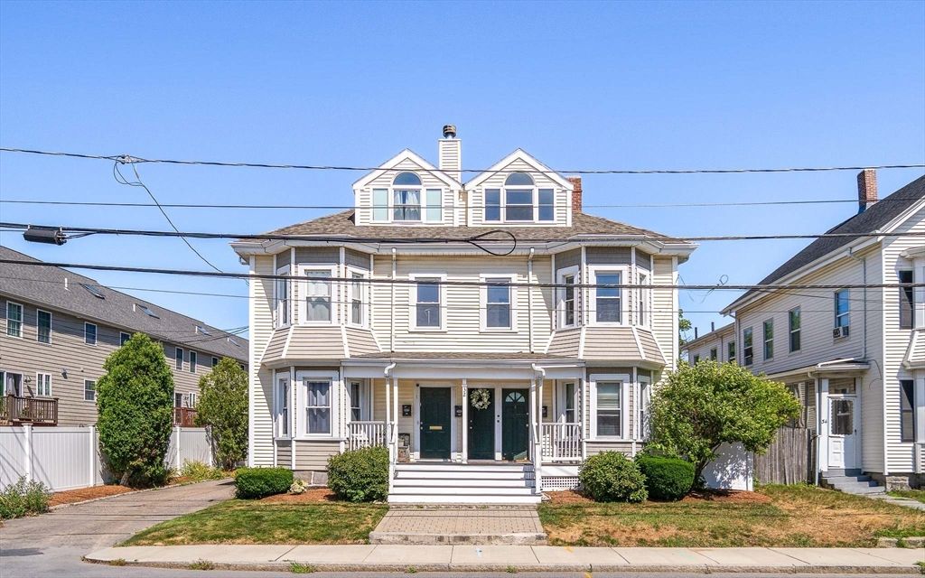 Exterior, Facade, American Foursquare