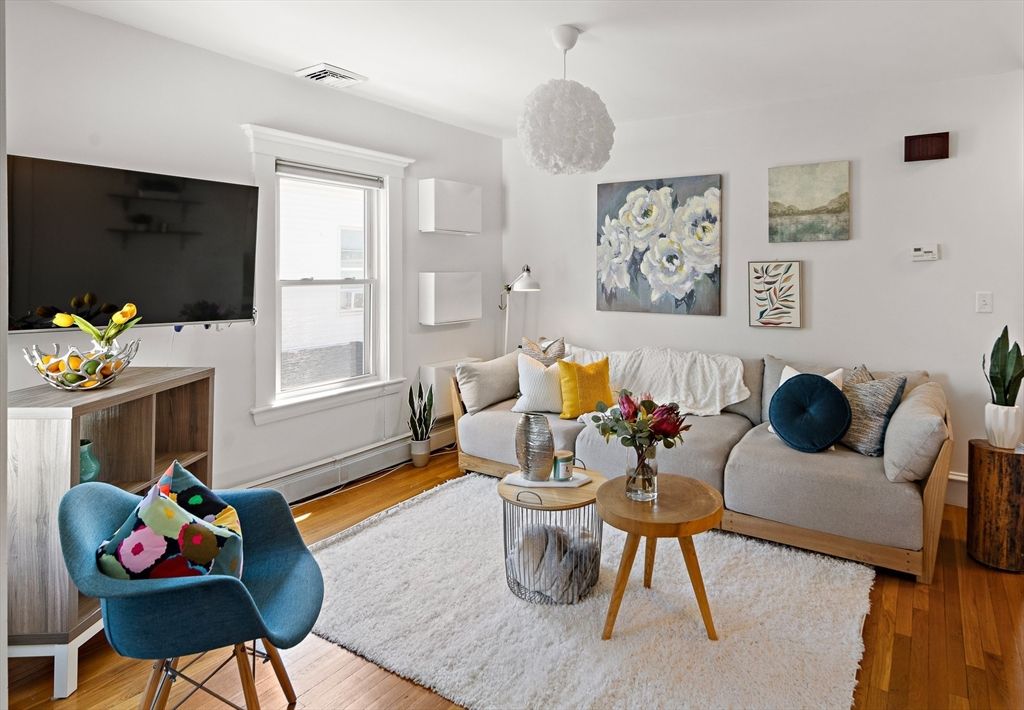 Interior, Living room, Pendant Lights, Wood Texture Flooring
