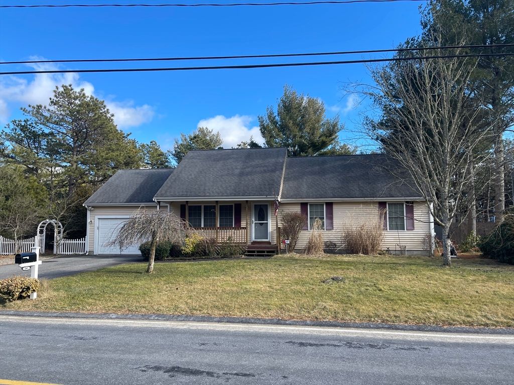 Attached, Exterior, Facade, Cape Cod