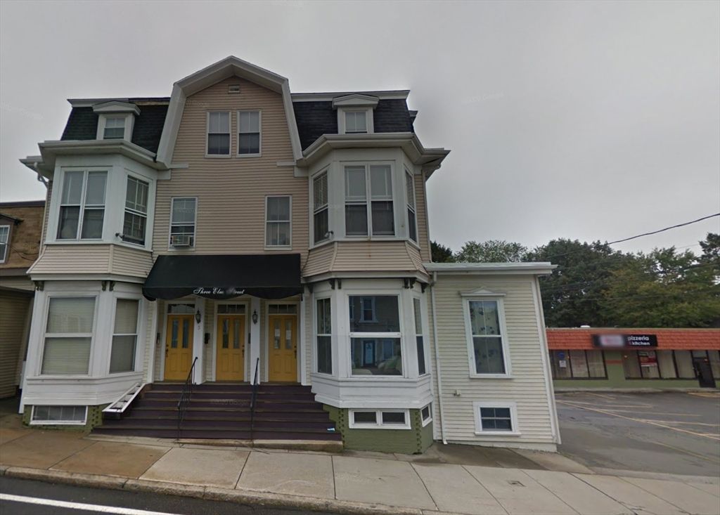 Exterior, Facade, Queen Anne Victorian