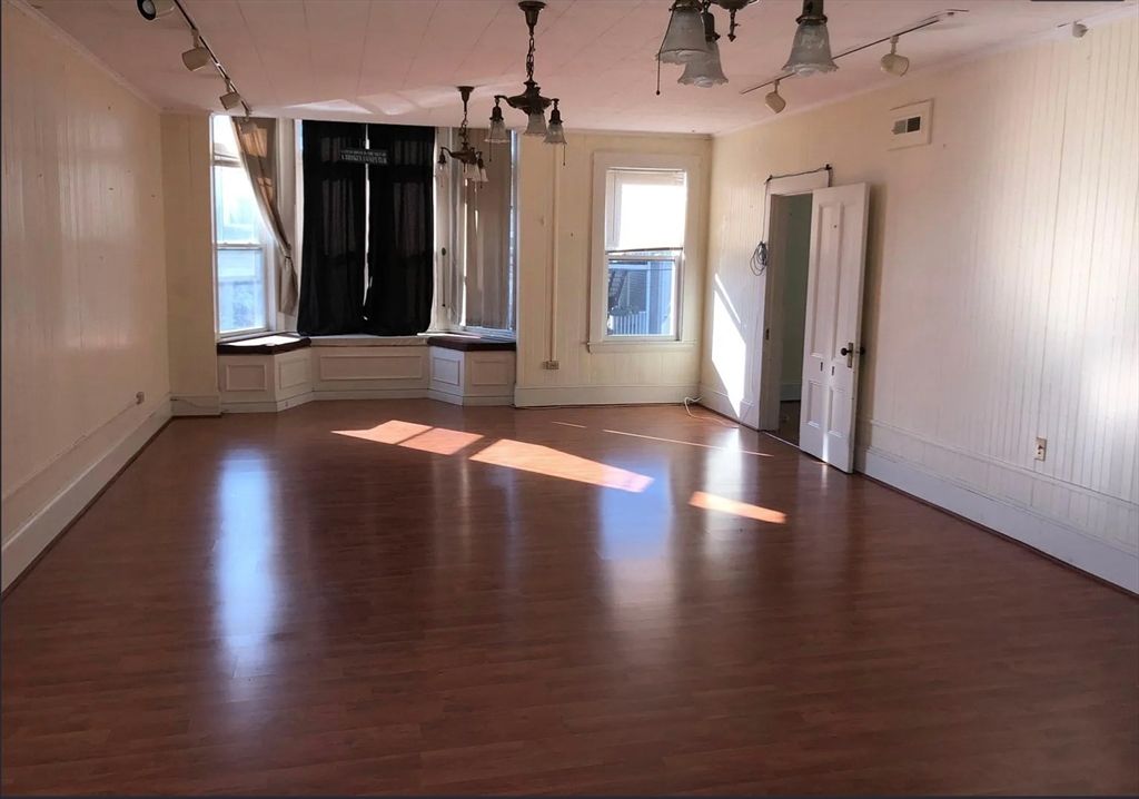 Empty room, Interior, Pendant Lights, Wood Texture Flooring