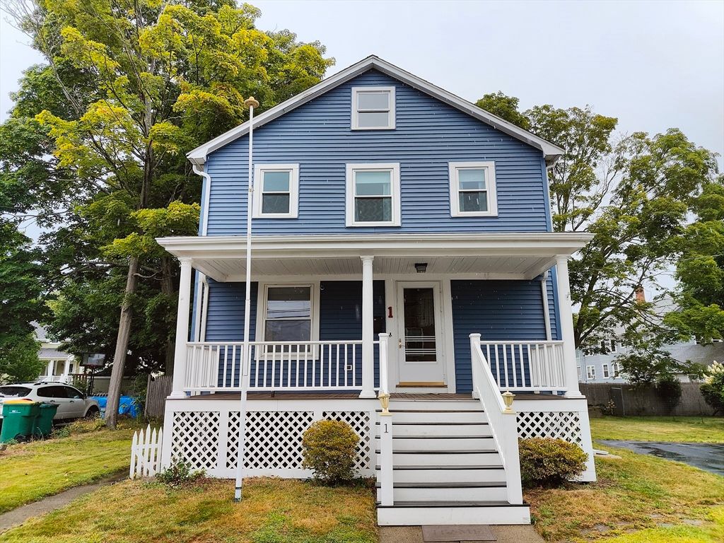 Exterior, Facade, Queen Anne Victorian