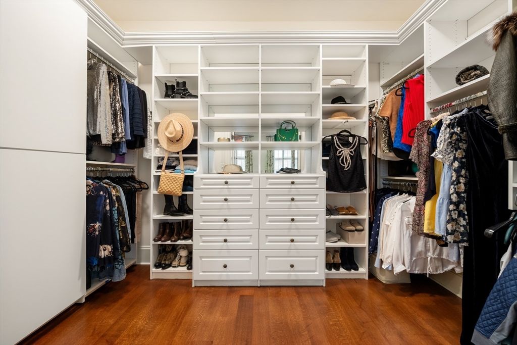 Interior, Walk-in Closets, Wood Texture Flooring