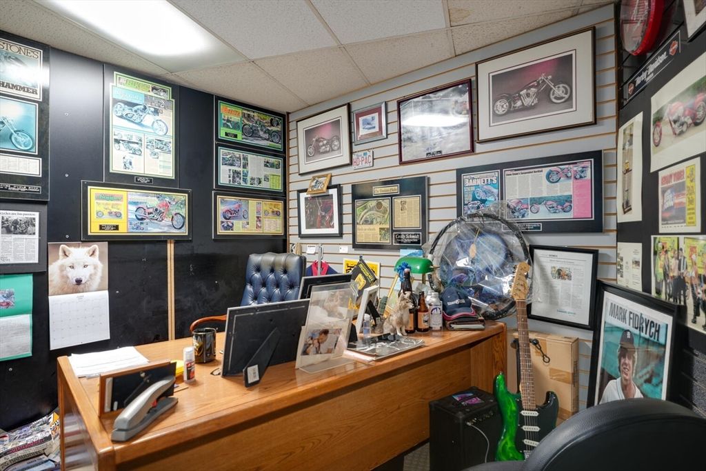 Home Office, Interior