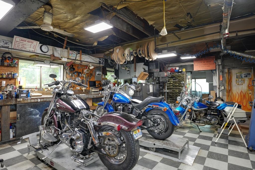 Garage, Interior