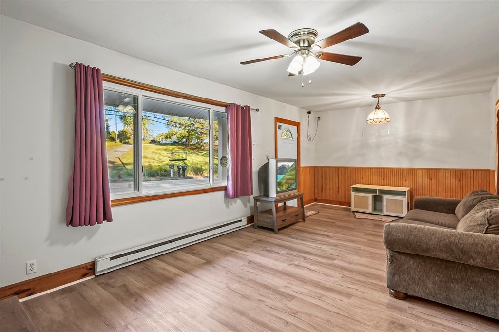 Interior, Pendant Lights, Wood Texture Flooring