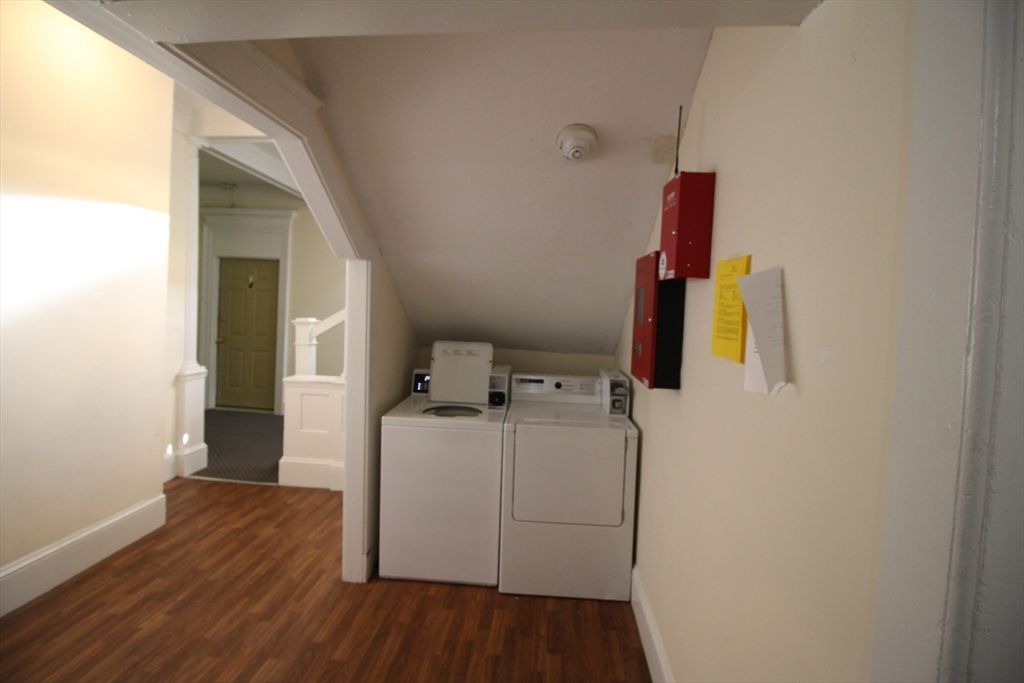 Interior, Utility Closets, Washer, Wood Texture Flooring