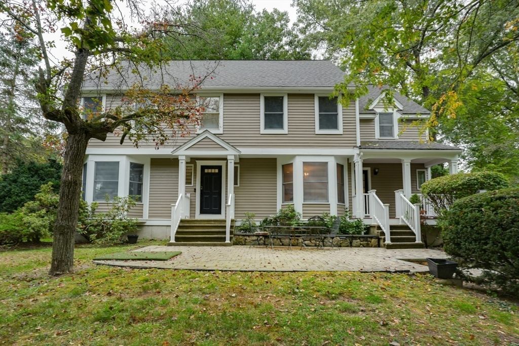 Exterior, Facade, American Foursquare