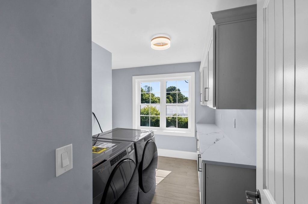 Interior, Washer, Wood Texture Flooring