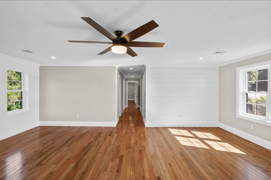 Empty room, Interior, Recessed Lighting, Wood Texture Flooring