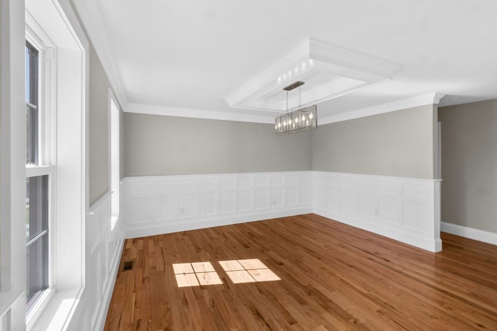 Empty room, Interior, Pendant Lights, Wood Texture Flooring