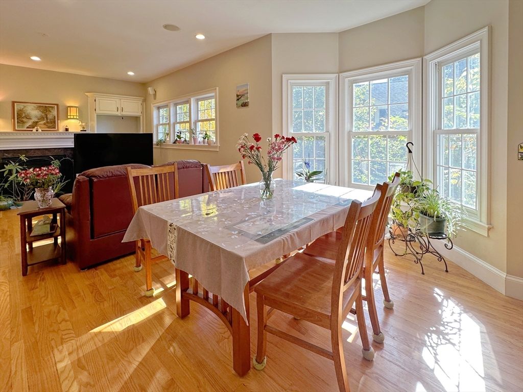 Dining room, Fireplace, Interior, Recessed Lighting, Wood Texture Flooring