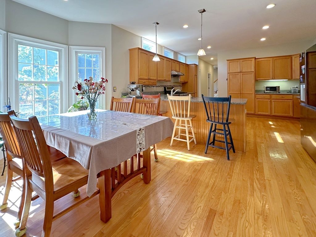 Dining room, Interior, Kitchen, Pendant Lights, Recessed Lighting, Wood Texture Flooring
