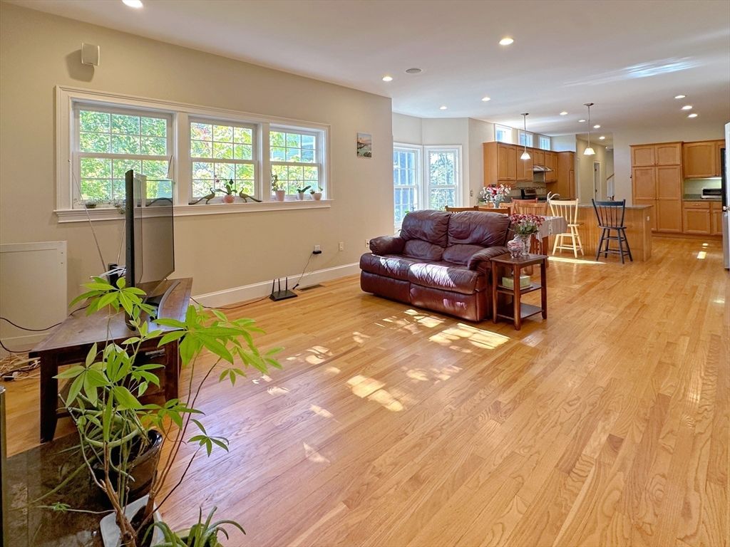 Dining room, Interior, Kitchen, Pendant Lights, Recessed Lighting, Wood Texture Flooring