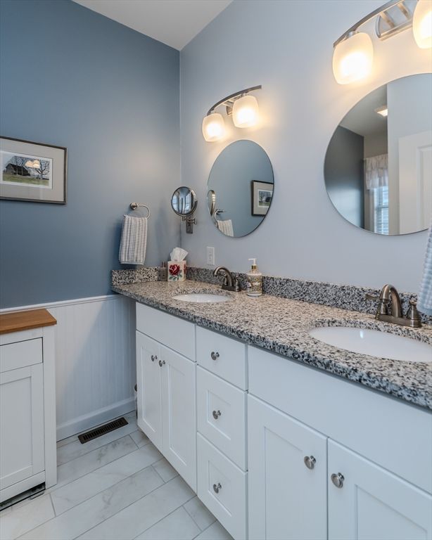 Bathroom, Dual Sink Vanities, Interior