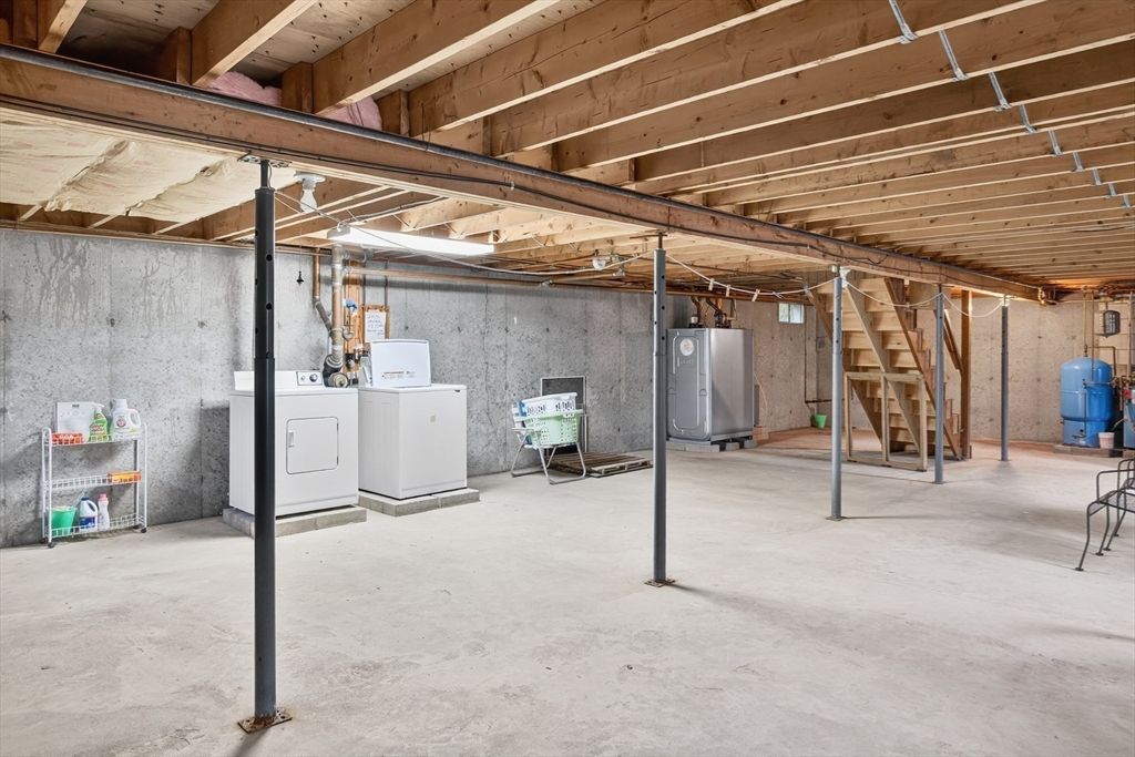 Interior, Washer, Wooden Beams