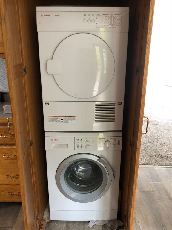 Interior, Utility Closets, Washer, Wood Texture Flooring