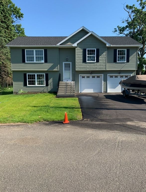 Attached, Exterior, Facade, Raised Ranch