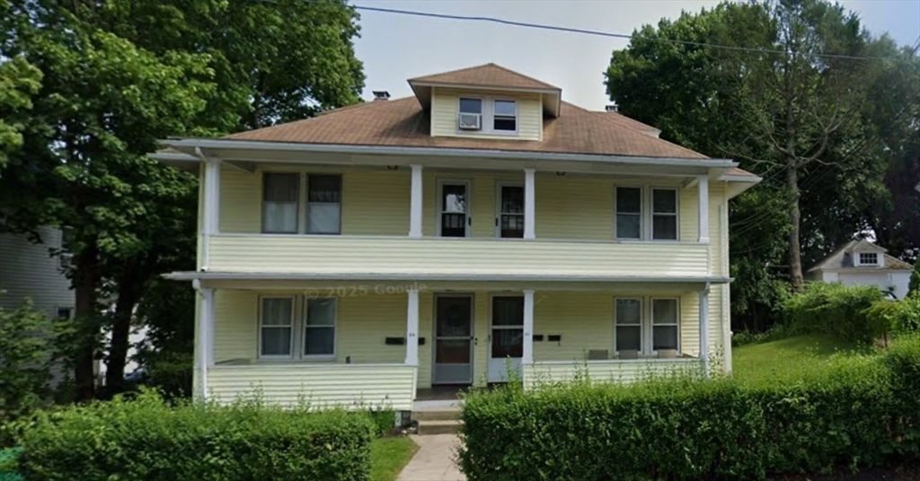 Exterior, Facade, American Foursquare
