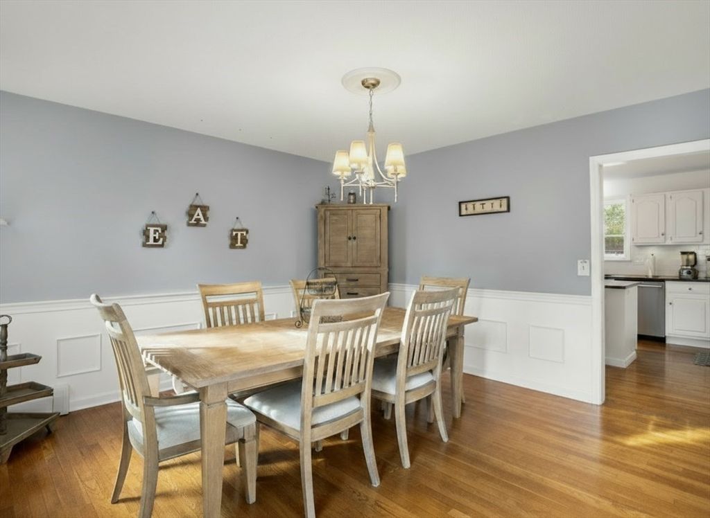 Chandelier, Dining room, Interior, Kitchen, Wood Texture Flooring