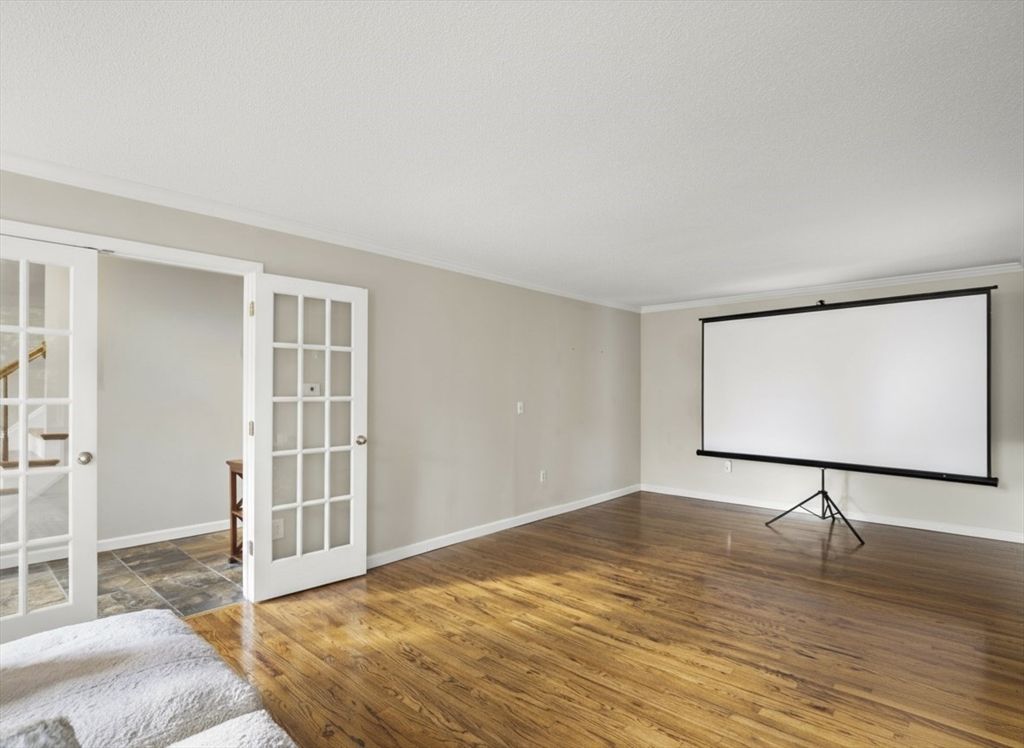 Empty room, Interior, Projection Screen, Wood Texture Flooring
