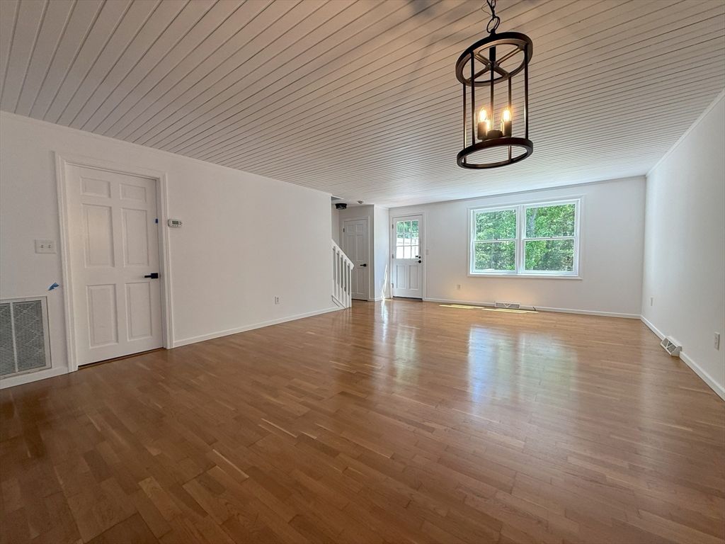 Empty room, Interior, Pendant Lights, Wood Texture Flooring