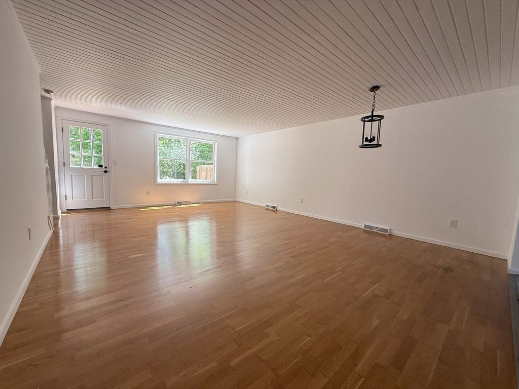 Empty room, Interior, Pendant Lights, Wood Texture Flooring
