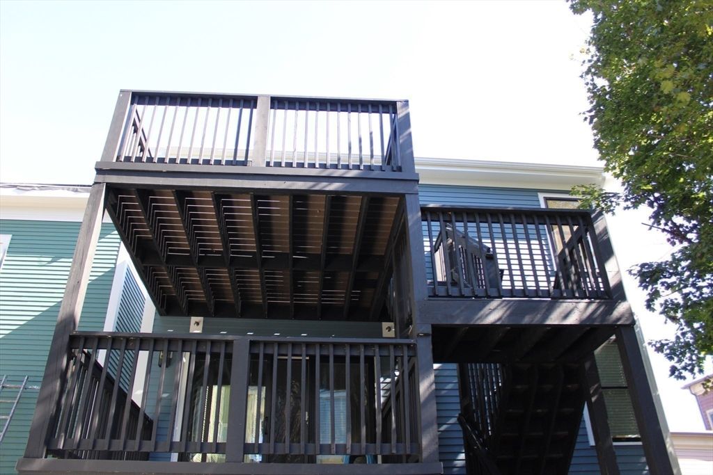 Exterior, Facade, Modern