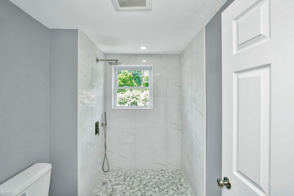 Bathroom, Interior, Marble Walls, Recessed Lighting