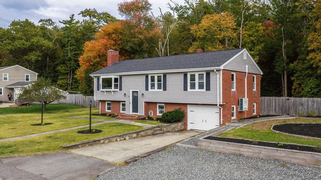 Attached, Exterior, Facade, Brick Facade, Raised Ranch